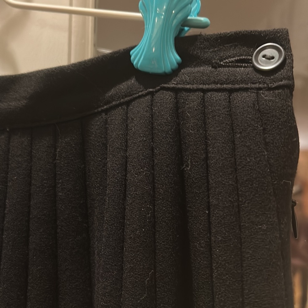 Long pleated Black Skirt - Picture 6 of 9